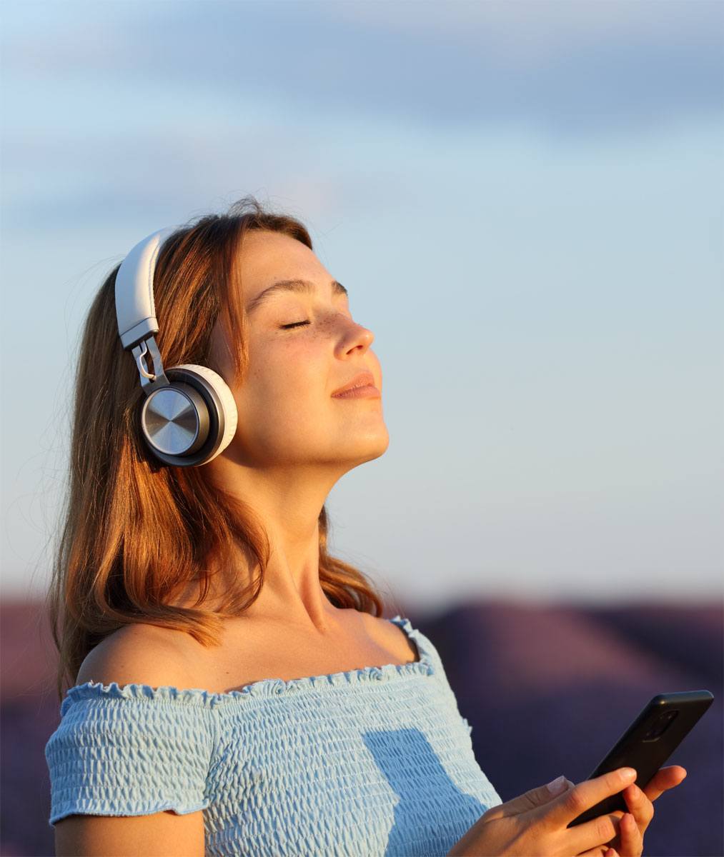 listening-lady-img